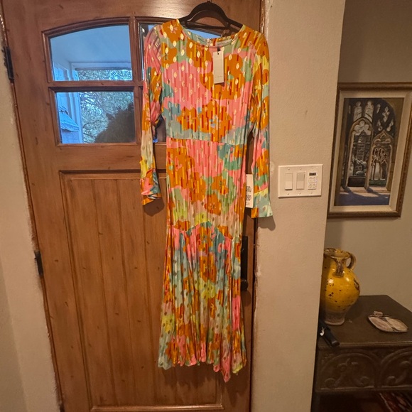 Never Fully Dressed NWTs!
NE Ombré Floral Eliza Midi Dress 
Size 6 - Picture 6 of 7